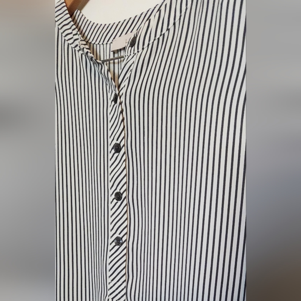 LOFT Black and White Sleeveless Button Down Blouse - Picture 3 of 5